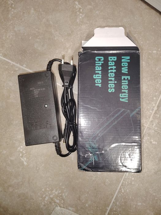 Incarcator baterie  trotineta , scutere 36v _42 v _2a