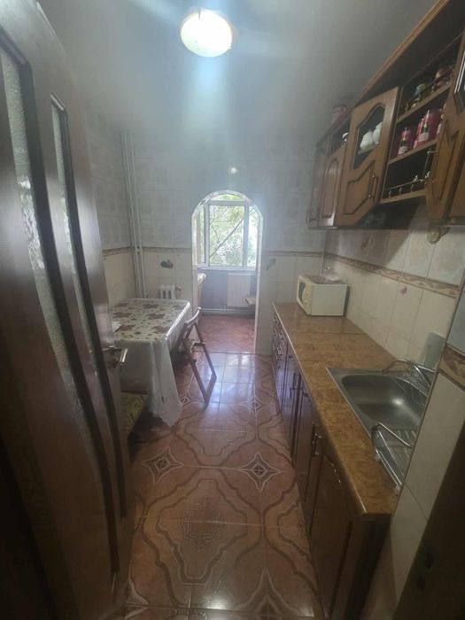 De închiriat apartament cu 2 camere decomandate