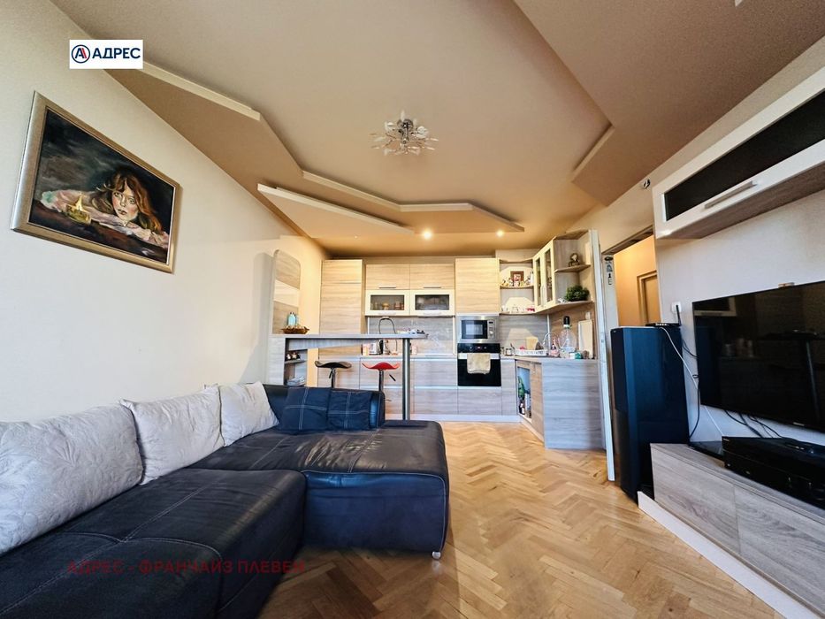 Продава се Тристаен апартамент в Плевен, Сторгозия - 74 кв.м за 1622 €/кв.м - Снимка #2