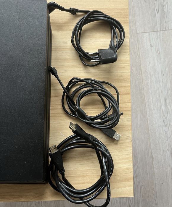 PlayStation 4  Merge perfect îl vând pentru că plec în  altă țară