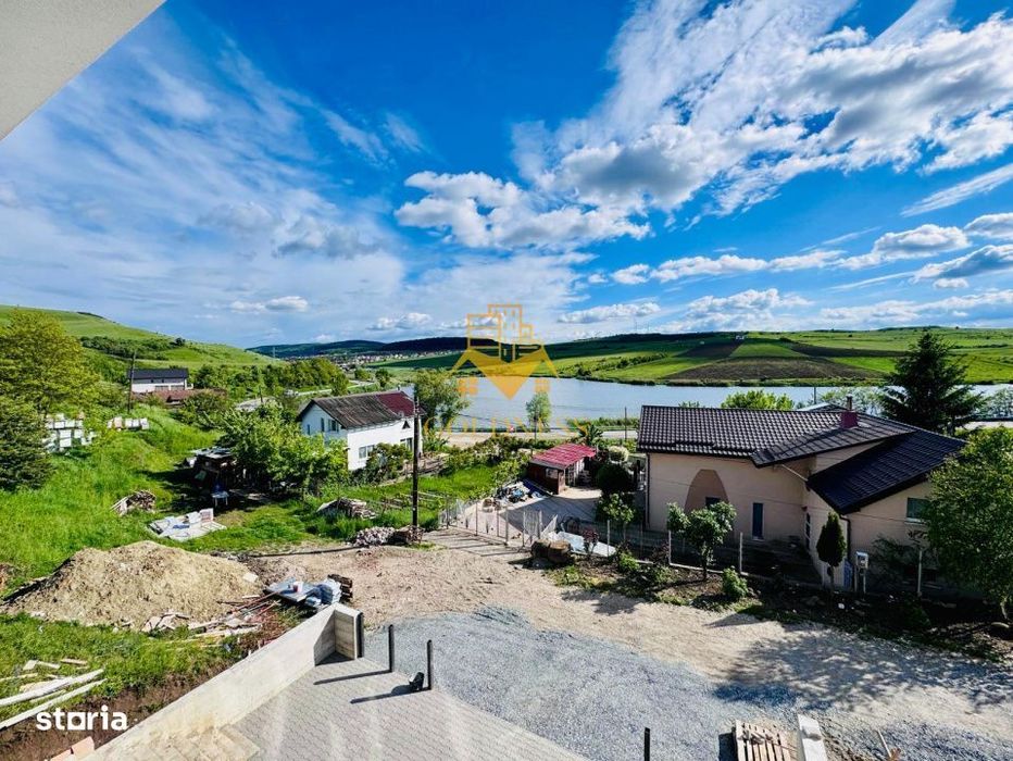 Casă tip duplex de vânzare, 4 camere, suprafață teren 200 mp, Chinteni