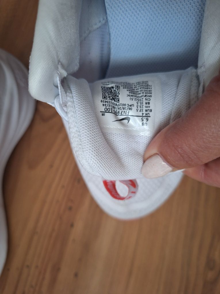 Nike оригинални !!