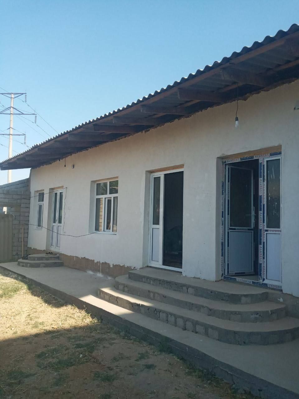 Uy sotiladi nazarbek tekstilnda dachni