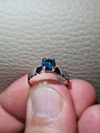 Inel diamant albastru 0.80 carate aur alb superb