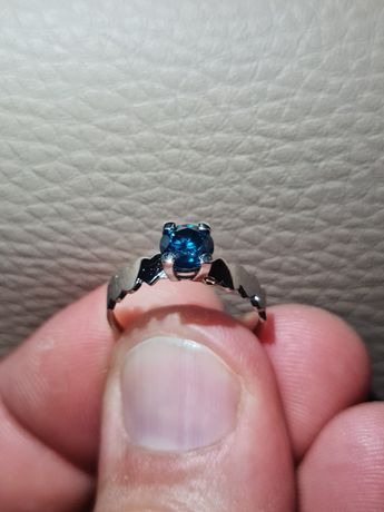 Inel diamant albastru 0.80 carate aur alb superb