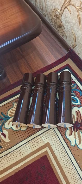 Стол  хонтахта  2.70га 1.10  оеклари бор