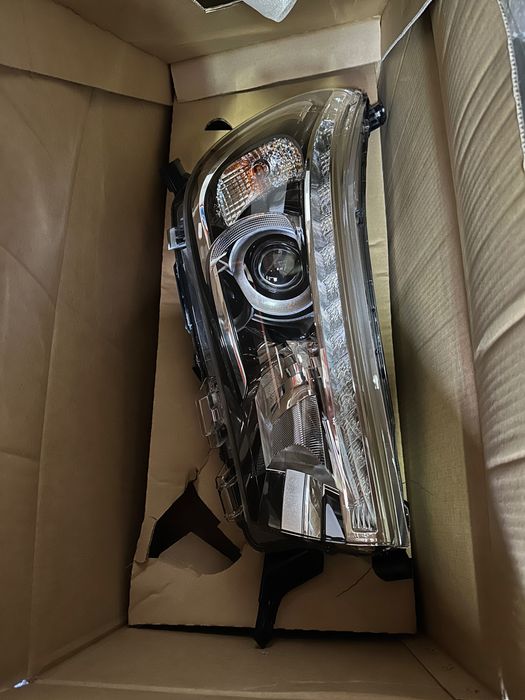 Far dreapta nou toyota hilux 2019 81110-0k732