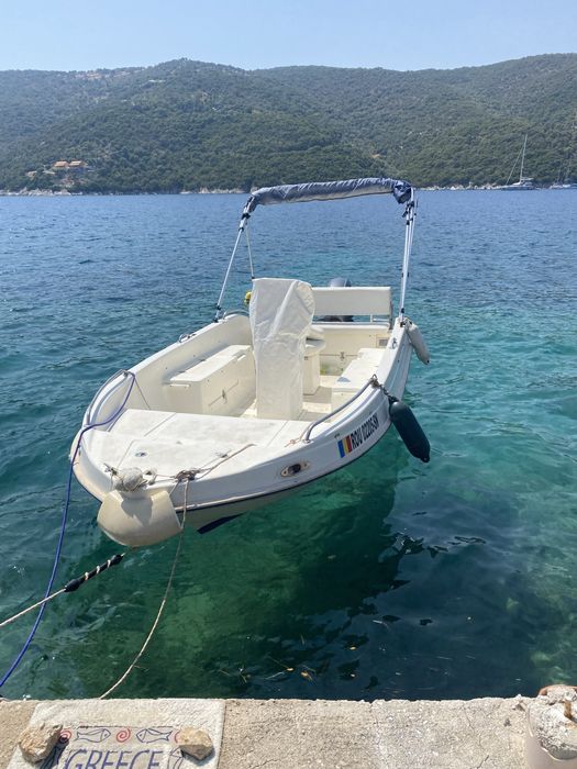 Barca cu motor si peridoc