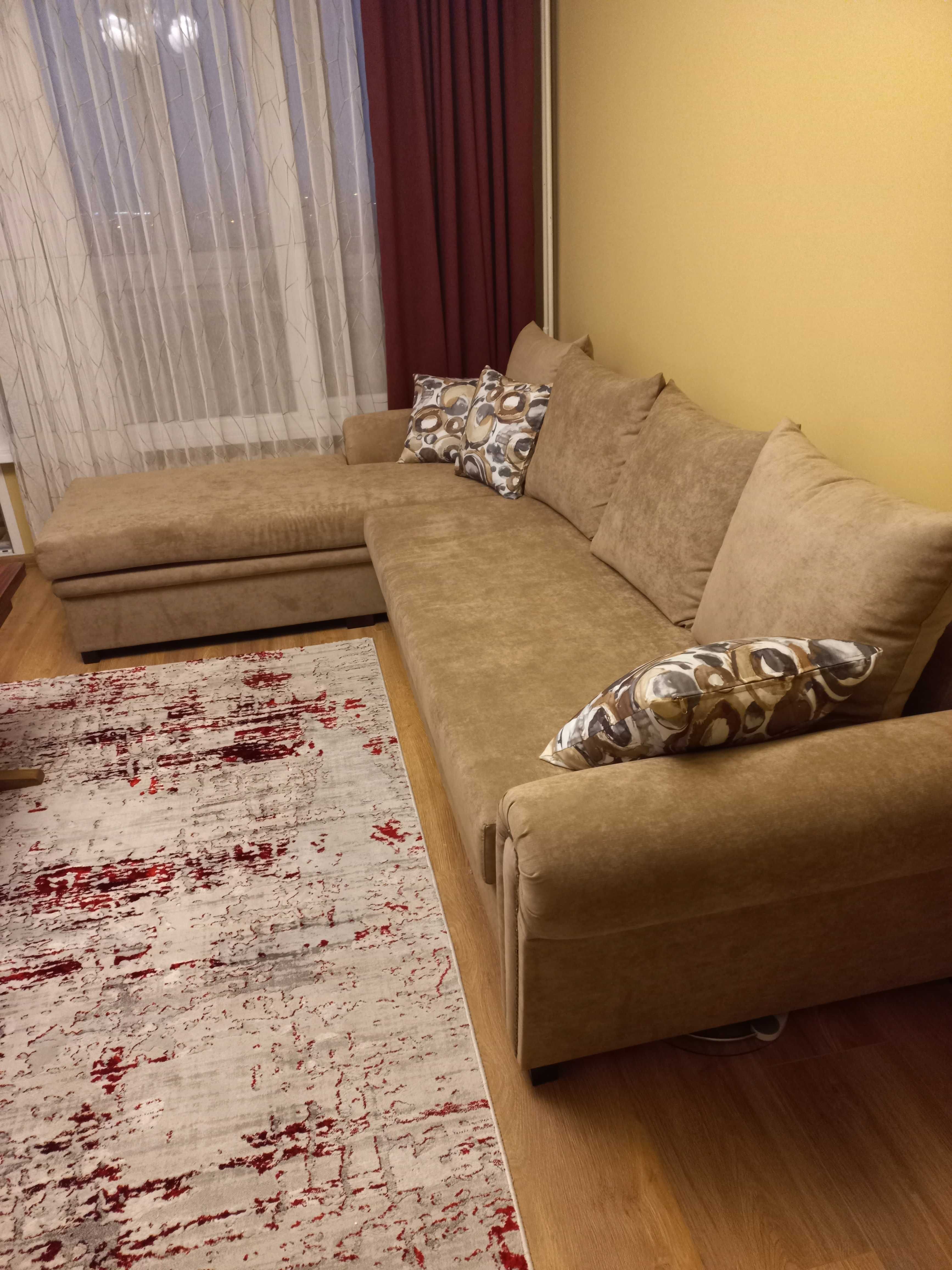 Продавам чисто нов диван.
