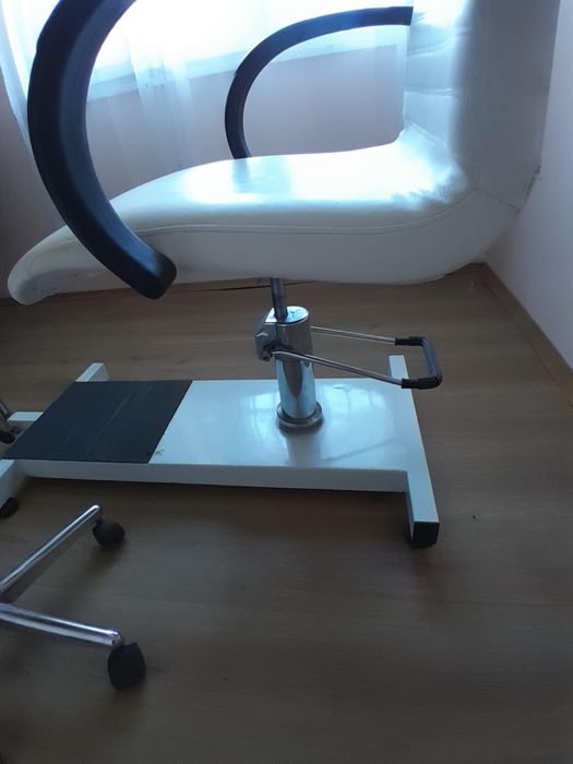 Работен стол, за извършване на маникюри и др