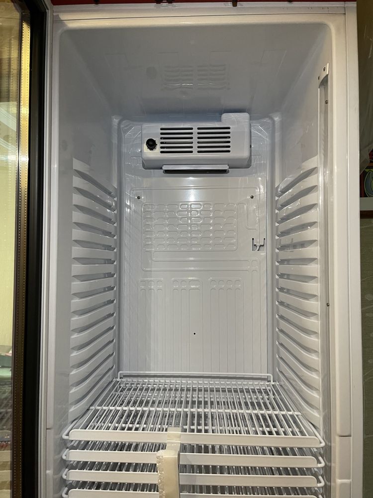 Витринный холодильник Ugur