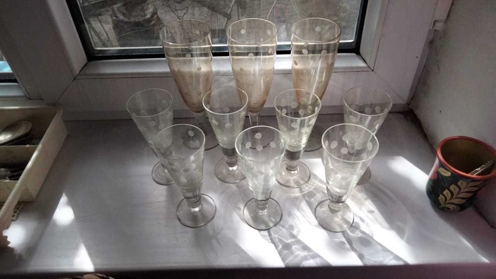 Фужеры среднего размера, 10 штук, бокалы, без сколов.
