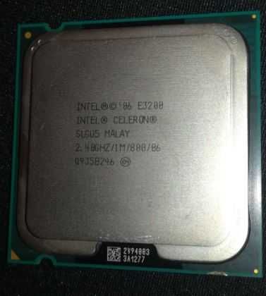 Vand Procesor Intel E3200 Dual Core, 2.40 GHz, in stare perfecta!