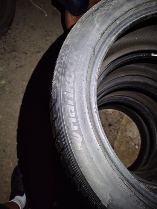 225/50/19  hancok iarna