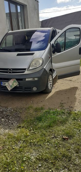 Vând Opel vivaro 2.5