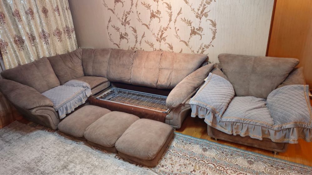 Диван с креслом идеальный.