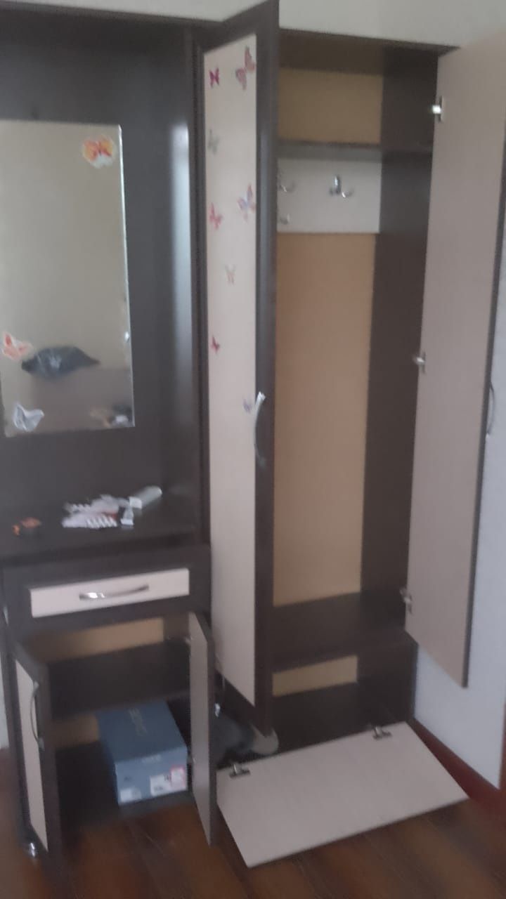 Продается б/у прихожая