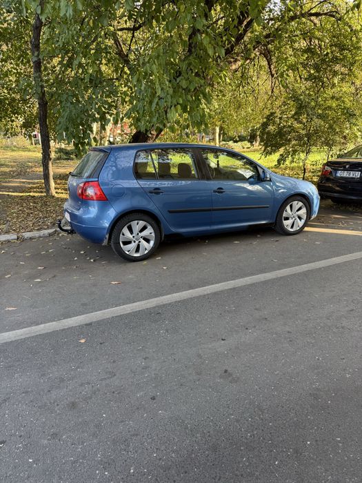 Volkswagen Golf 5 automat 1.6 Benzina