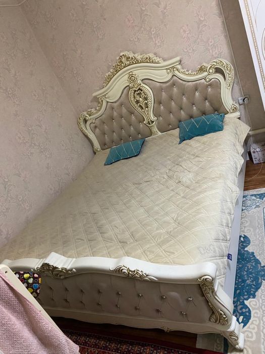 Спальный кровать