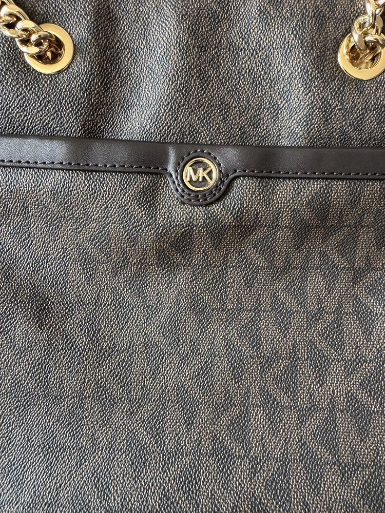 Geantă Michael Kors originală. Model cu lanțurii aurii- Dama/ elegant.
