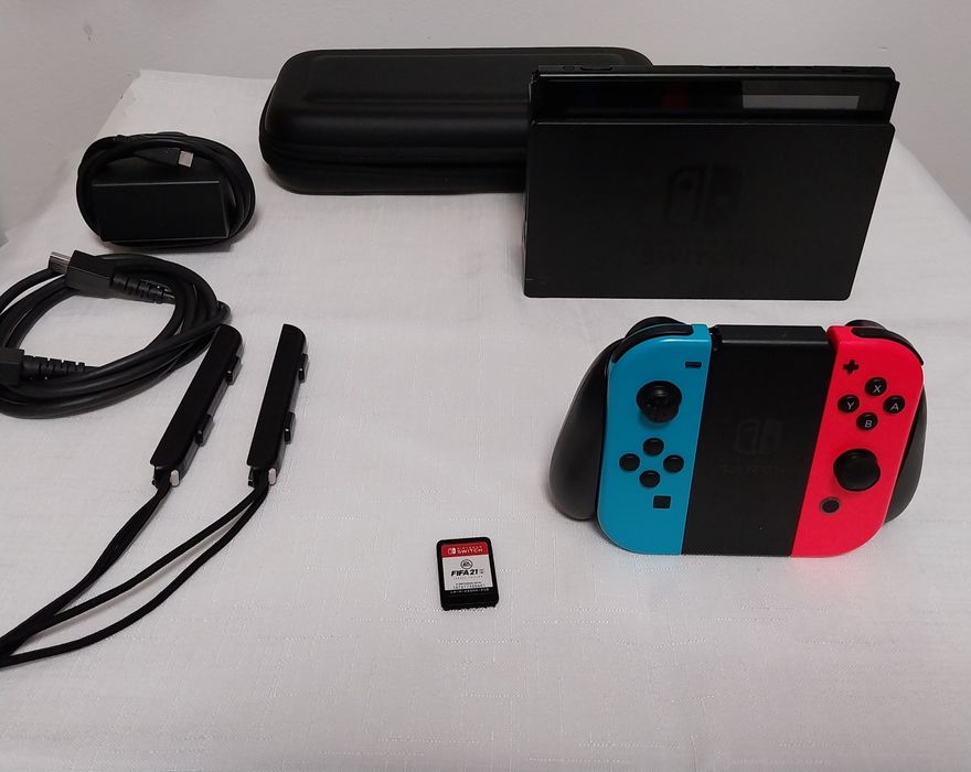 Consola NINTENDO Switch 2019,se vinede cu 3 jocuri!