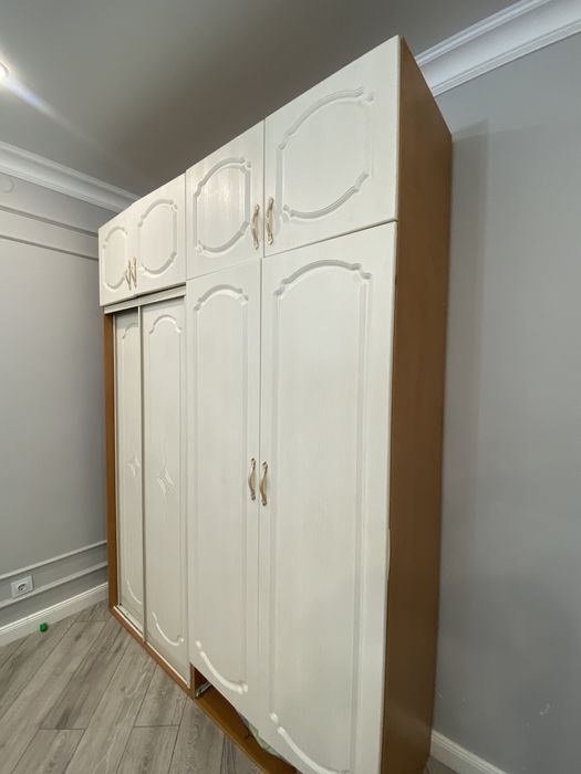 Продам хороший шкаф. Двери мдф