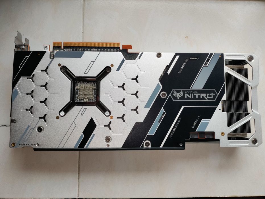 Placa video RX 5700 xt sapphire nitro+ si suport