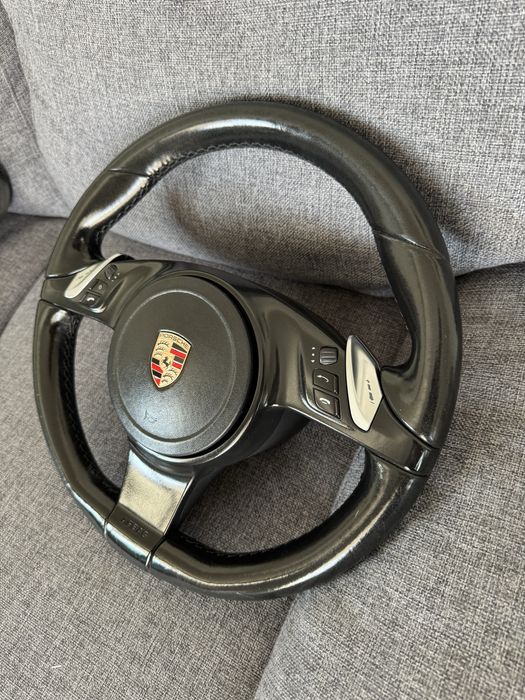 Волан Porsche перфектен