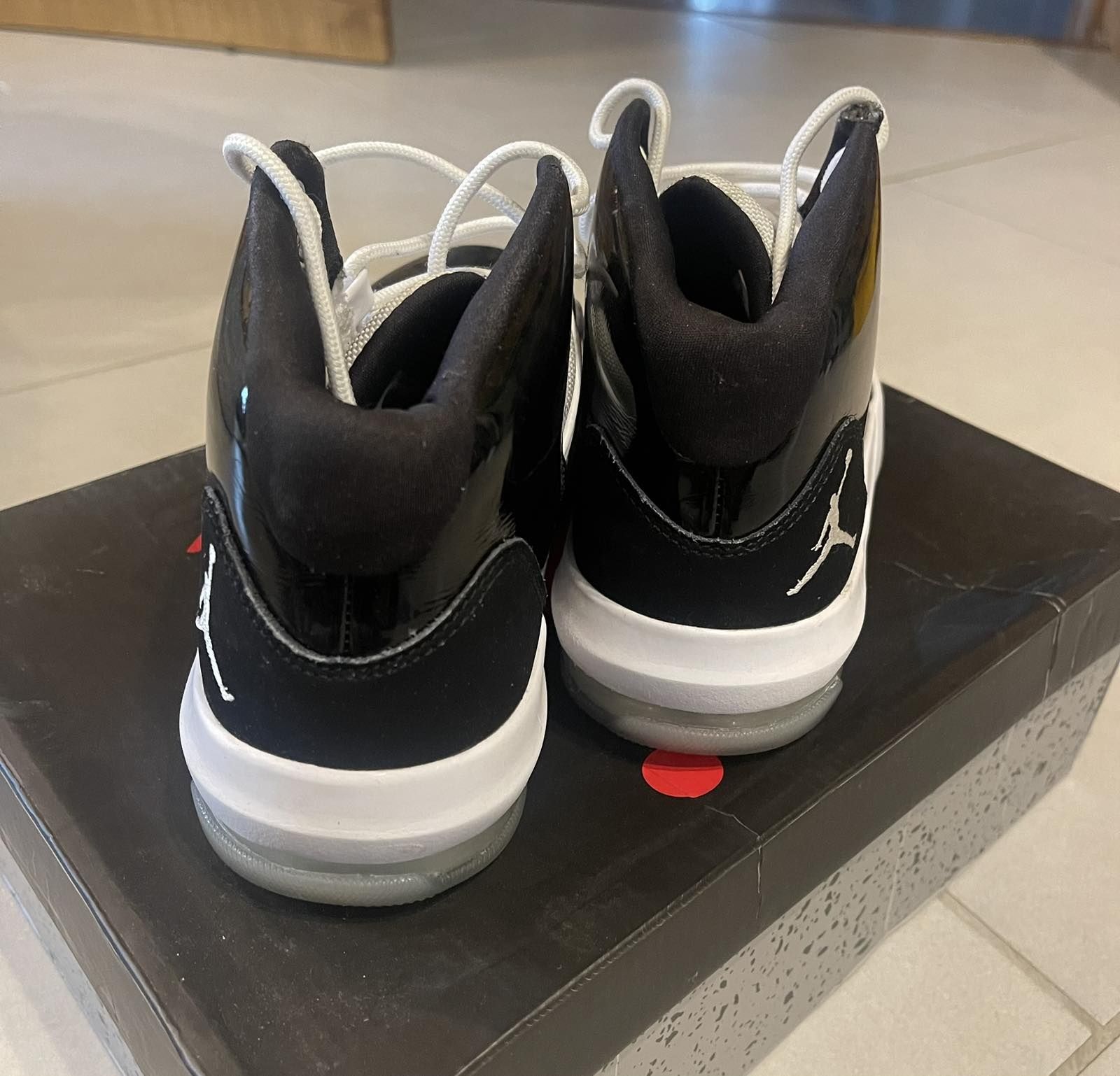 Jordan Max Aura,размер 40.5,като нови