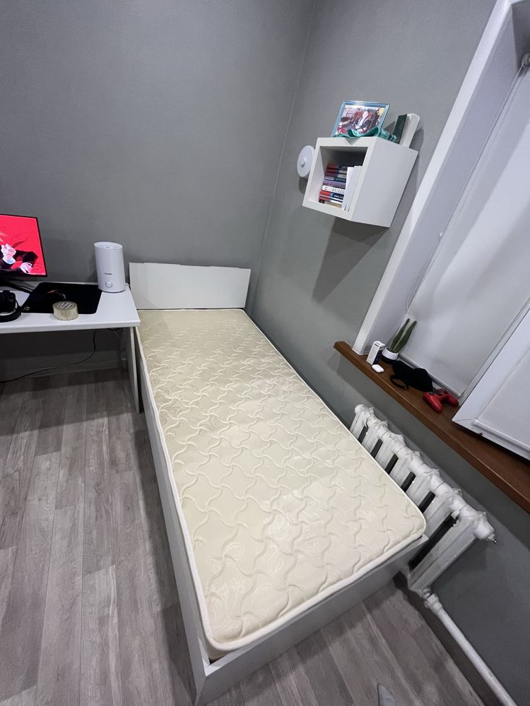 Продам кровать без матраса