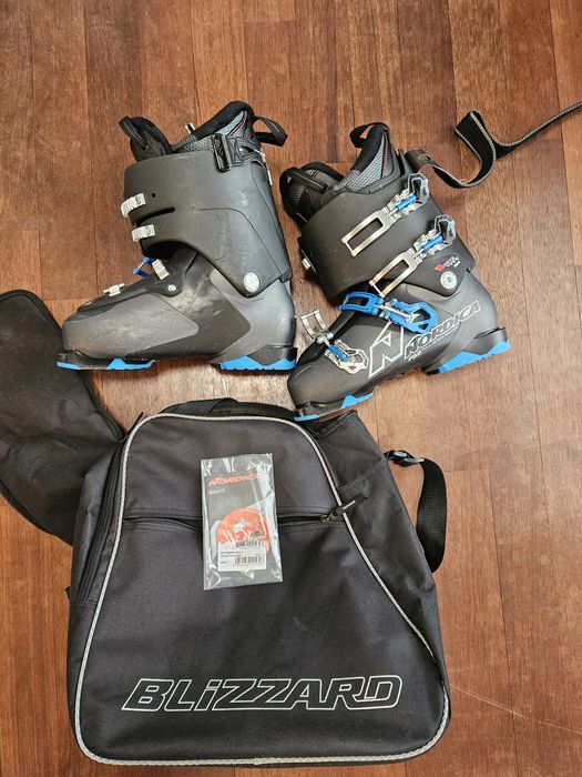 Комплект ски обувки, щеки и ски