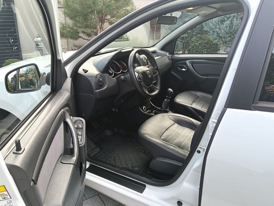 Dacia Duster Laureate 2017 1.2 TCe 4x4 Navi, Clima,Facelift
