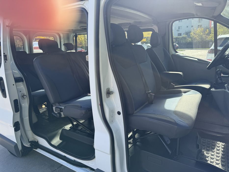 Renault trafic 8+1 locuri an fab 2012 motor 2.0 dci 115 cp 6+1 viteze