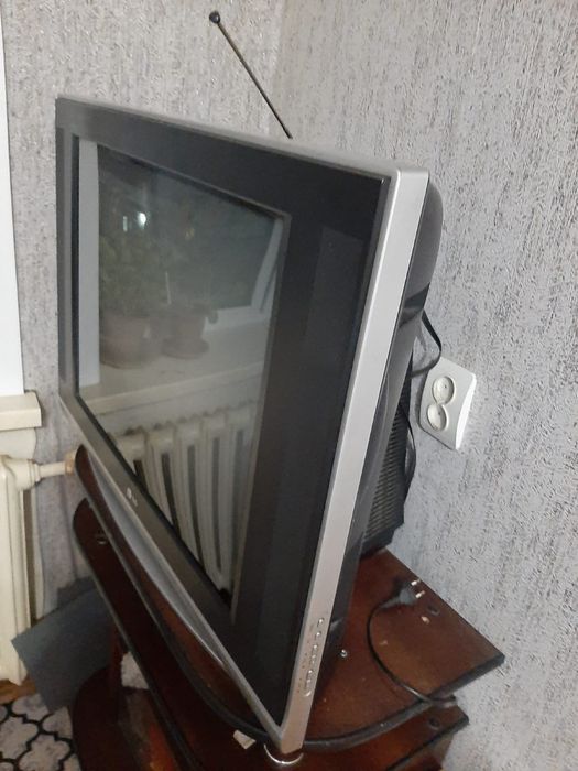 Отдам даром телевизор