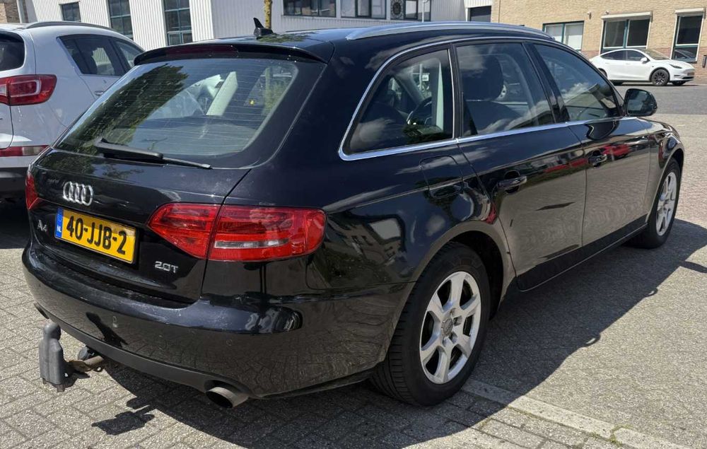 Dezmembrez Audi A4 B8 2010 Break