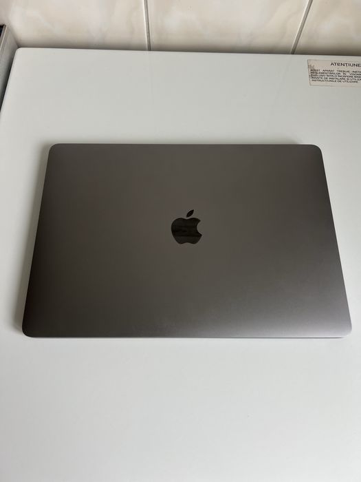 Macbook pro 13 touch bar 2018 121 cicluri incarcare i5 2.3 guad-core
