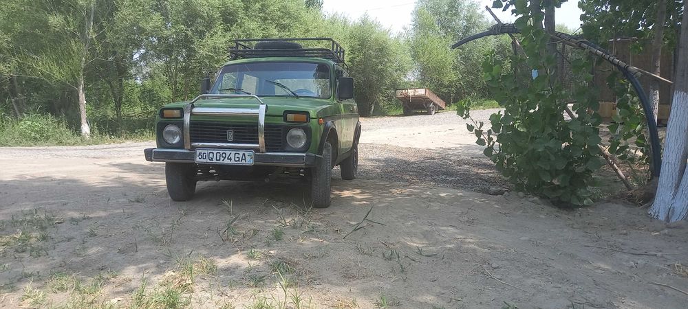 Нива 2121 сотилади