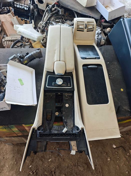 Бежов или Черен подлакътник кожен конзола Mercedes W218 CLS Мерцедес