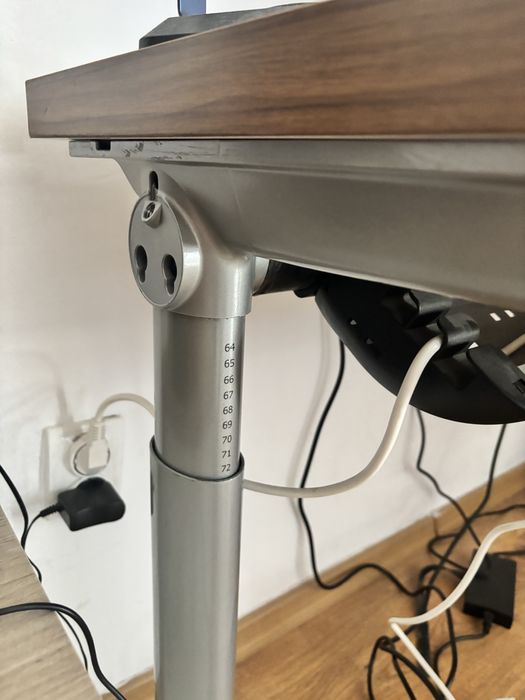 Vând birou metalic 119/75