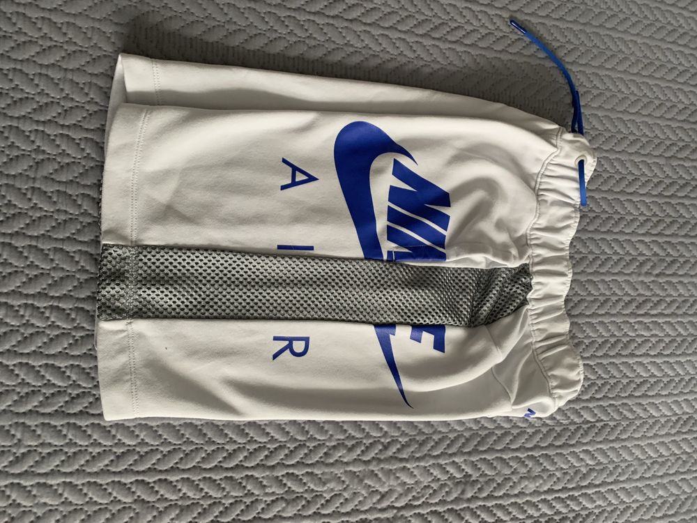Оригинални юношески къси панталони NIKE . Размер XL , 158 - 170 см . Ц