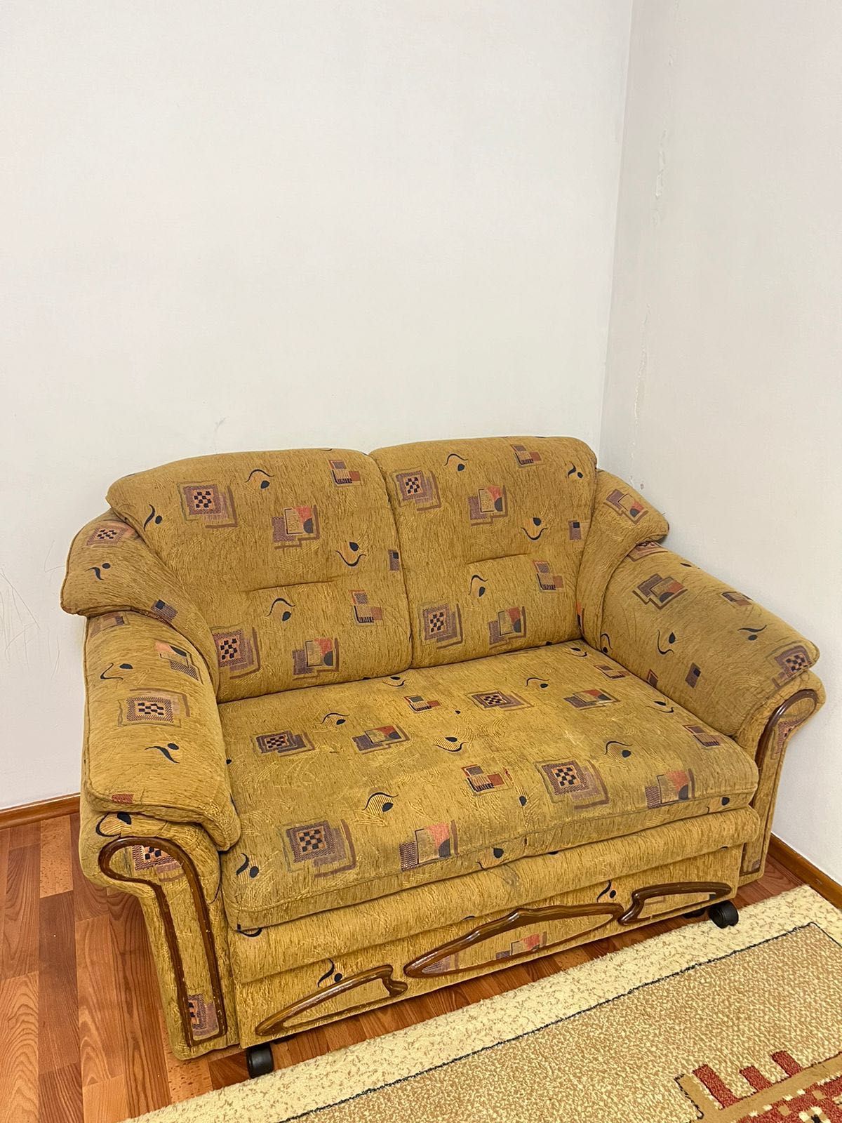 Продам диван с креслом