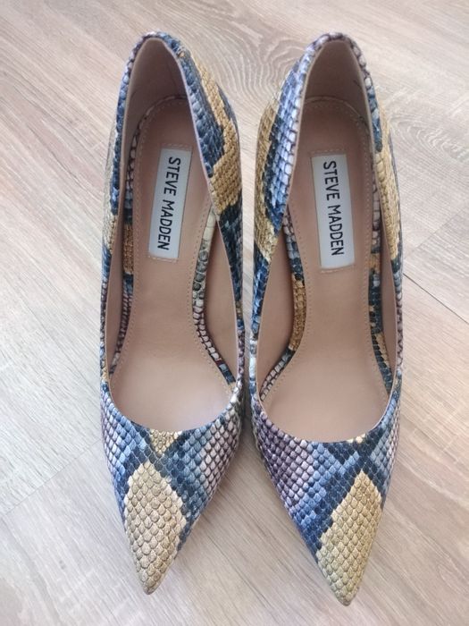 Дамски обувки и сандали