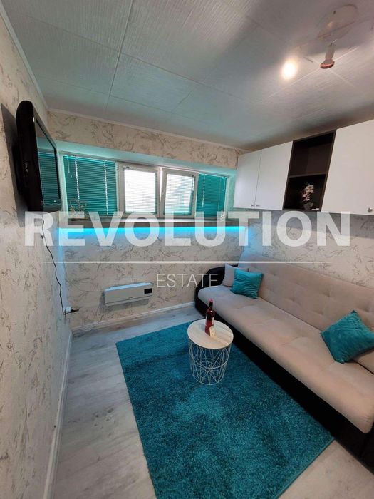 Дава се под наем Едностаен апартамент в Варна, Спортна зала - 20 кв.м за 300 € - Снимка #1