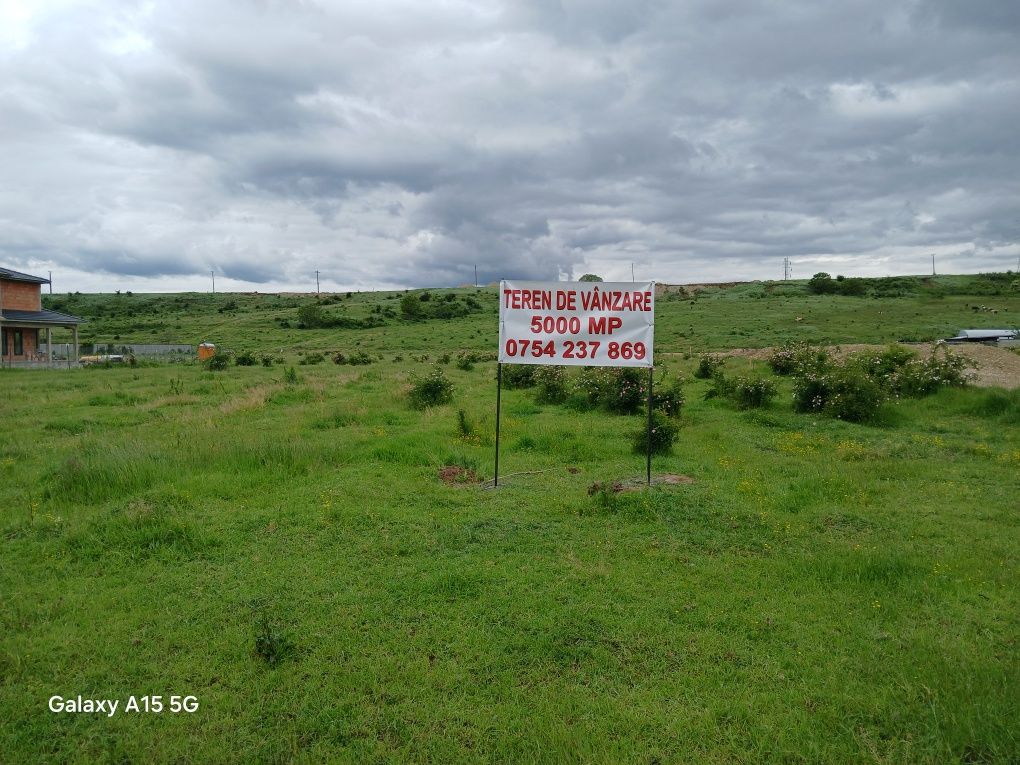 Vând teren intravilan , str. Merilor 5000mp