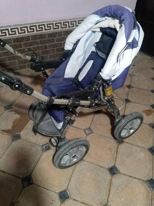 Болалар коляскаси сотилади.