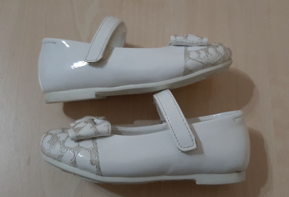 Pantofi albi, noi, nr 22, pentru fetițe