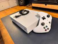 Xbox One - 1TB, 1 controller, 7 jocuri, 1 senzor Kinect (bonus)