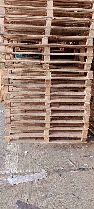 Vând paleti diferite dimensiuni