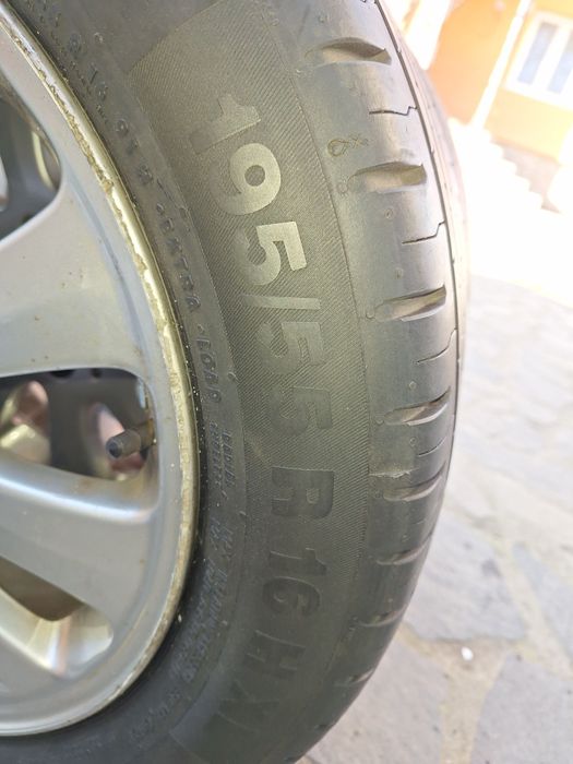 Roti Mercedez cu cauciucuri aproape noi