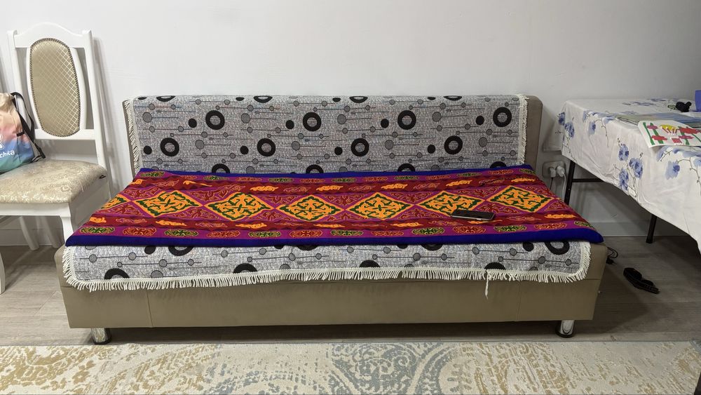 Диван в нормальном состоянии  книжка самовывоз